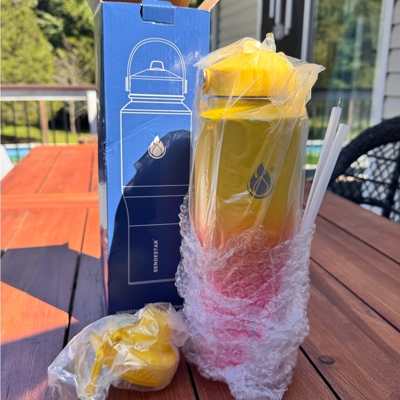 32oz Double Wall Stainless Steal Insulated Water Bottle 2 colors available. - Picture 1 of 7